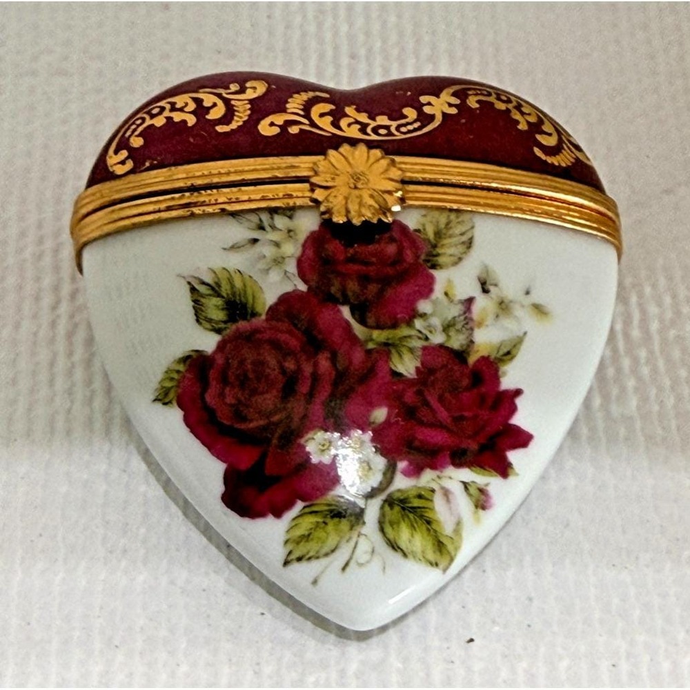 Limoges France Peint Mein Pretty Heart Shaped Trinket Box w/ red Rose Motif
